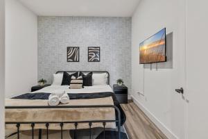 King Bd, Free Prkn, NYC View, 8min Train