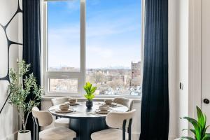 King Bd, Free Prkn, NYC View, 8min Train