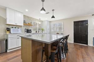 Sandy Feet Getaway Spacious Coastal Retreat 3 MIn Walk to Coast