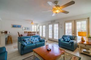 Luxury summer house feet from bay & ocean patios