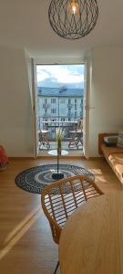 2 min vom Bahnhof, Stadt nah, Modern, bequem,