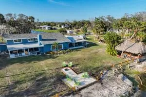 Riverside Oasis Home w Tiki Hut & Firepit - Lakewood Ranch