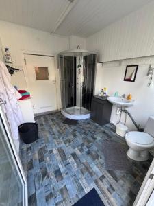 "Saunahotel" mit separatem Badezimmer