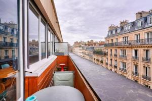 1BR Flat with Balcony near the Eiffel Tower