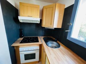 Appartements T2 Proche Polygone - piscine, parking prive, fibre : photos des chambres