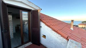 M416 Marcelli, mansarda vista mare a pochi passi dalla spiaggia