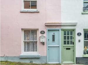 Quirky fisherman's cottage by the sea in Brixham