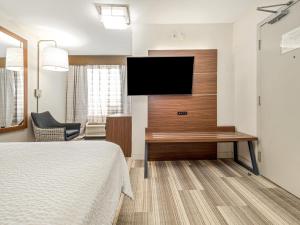Holiday Inn Express & Suites Medicine Hat by IHG