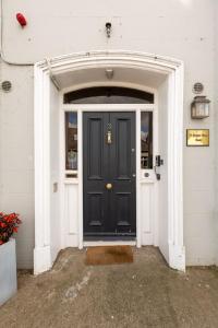 Superb Seafront Studio