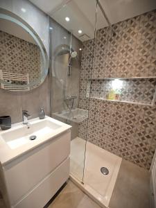 Maisons de vacances La 34 Tiny House with sunny terrace : photos des chambres