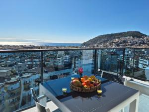 Luxury apartment with panoramic sea view emerald