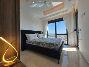 Luxury apartment with panoramic sea view emerald