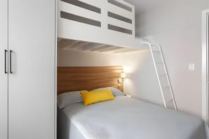 Churrasqueira, 3Q - 2 suítes, 2 Vagas, 250m Praia