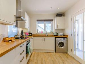 2 Bed in St Davids 82312