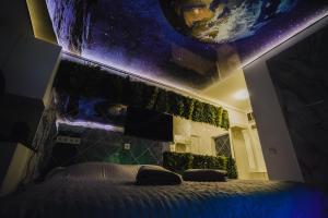 R U B I room by 50 shades