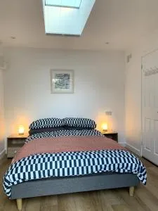 Double garden room with bathroom, private entrance - 刘易斯