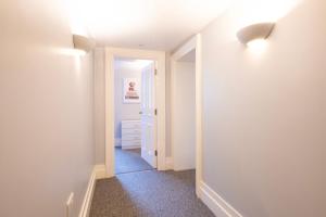 Complete Queens - Free Parking - AJ Apartments