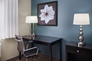 Queen Rooms with Two Queen Beds - Non-Smoking room in La Cuesta Inn