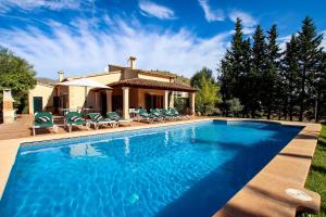 Beautiful villa for 8 people close to Pollensa by Renthousing