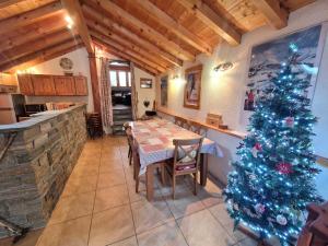 Chalet rénové et original, 8 pers., Valfréjus - FR-1-265-367