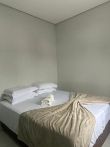 Apartamento completo para quatro pessoas ou um quarto com sala e cozinha para duas pessoas