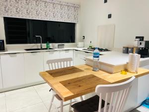 Private Secluded Cosy Studio in Avalon Golf Estate