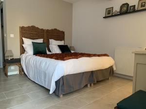 Maisons de vacances Guest house domaine de la Denerie with pool : photos des chambres