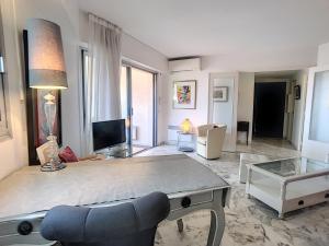 A 2 pas des plages du Midi, terrasse, 252L-BOU