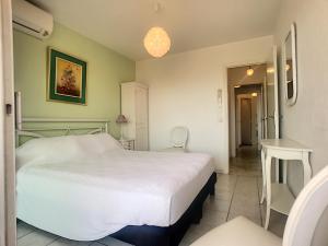 A 2 pas des plages du Midi, terrasse, 252L-BOU