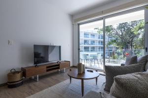 Whispering Palms TL B114