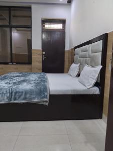 vrindavan holi fest rooms