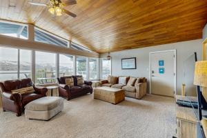 Royal View on Lakeshore