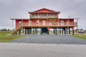 9 Mi to Crystal Beach Pet-Friendly Apt with Balcony - Seabrook