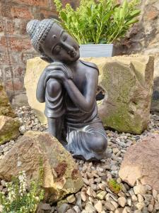 Grange8 Luxury Snug & Courtyard in Blairgowrie