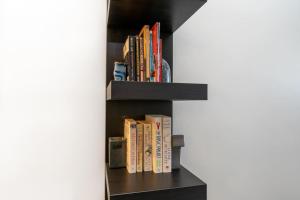 Modern Light-Filled Apt in the Heart of Phillip - Hosted by Canstay