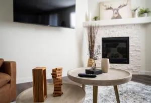 The Stylish Stay Chic Newly Built Retreat - Eastlake