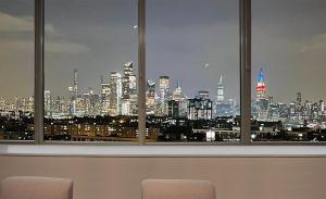 Ultra Luxury Apt - Panoramic NYC View - Minutes to City