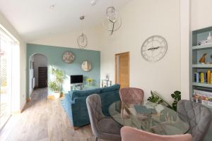 Shoreline Hideaway by The Butler Collection