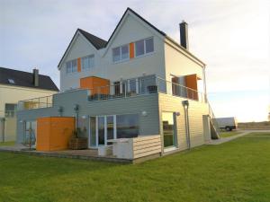 Marina Lodge