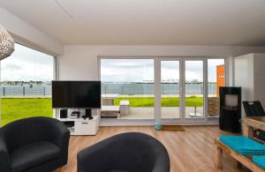Marina Lodge