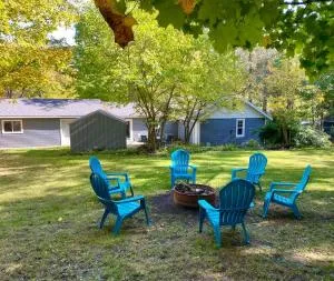 Downtown Bellaire, Close to Hiking, Biking, Golf, Lakes,Pets friendly - Creswell