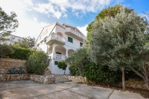 Rose Wind Apartments by Pag tours