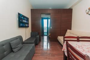 The Quirk Inn Air residence Makati Swim Gym Park Eat Laugh 3301