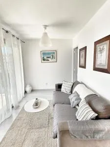 Cannes beach and Festival Palais - Le Four-à-Chaux