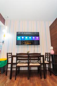 Urban Hideaway Cozy Makati Giggles Swim Gym Park Laugh Eat 3352