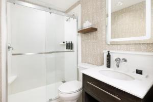 King Room - Pool View - Hearing Accessible room in Hampton Inn Miami Beach - Mid Beach