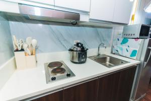 Urban Hideaway Cozy Makati Giggles Swim Gym Park Laugh Eat 3352