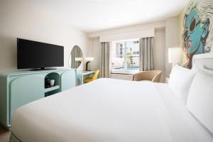 King Room with Pool View room in Hampton Inn Miami Beach - Mid Beach