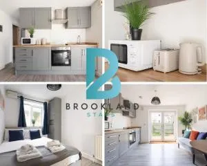 Two Bedroom Apartment By Brookland Stays Serviced Accommodation Short Lets Brighton With Free WIFI - Bevendean