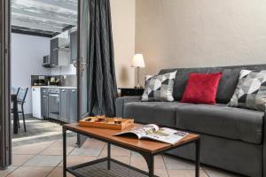 Hotels Domaine du Val de Sault : Appartement avec Terrasse